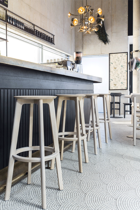 zeitraummoebel-barhocker-1.3bar-massivholz-05-455x680