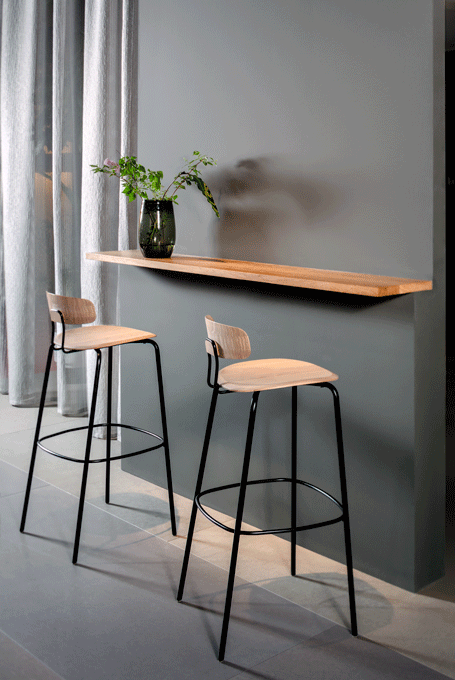 zeitraummoebel-barhocker-okitobar-massivholz-05-455x680