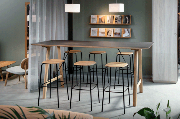 zeitraummoebel-barhocker-okitostool-massivholz-04-610x405