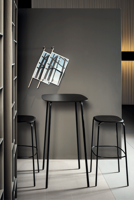 zeitraummoebel-barhocker-okitostool-massivholz-05-455x680