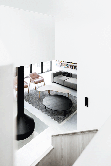 zeitraummoebel-beistelltisch-kuyu-massivholz-05-455x680