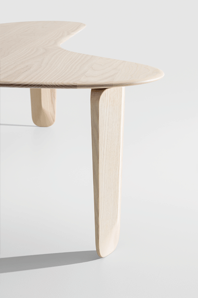 zeitraummoebel-beistelltisch-kuyu-massivholz-13