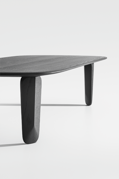 zeitraummoebel-beistelltisch-kuyu-massivholz-16