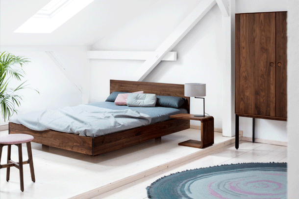 zeitraummoebel-beistelltisch-waiterwaitress-massivholz-03-610x405