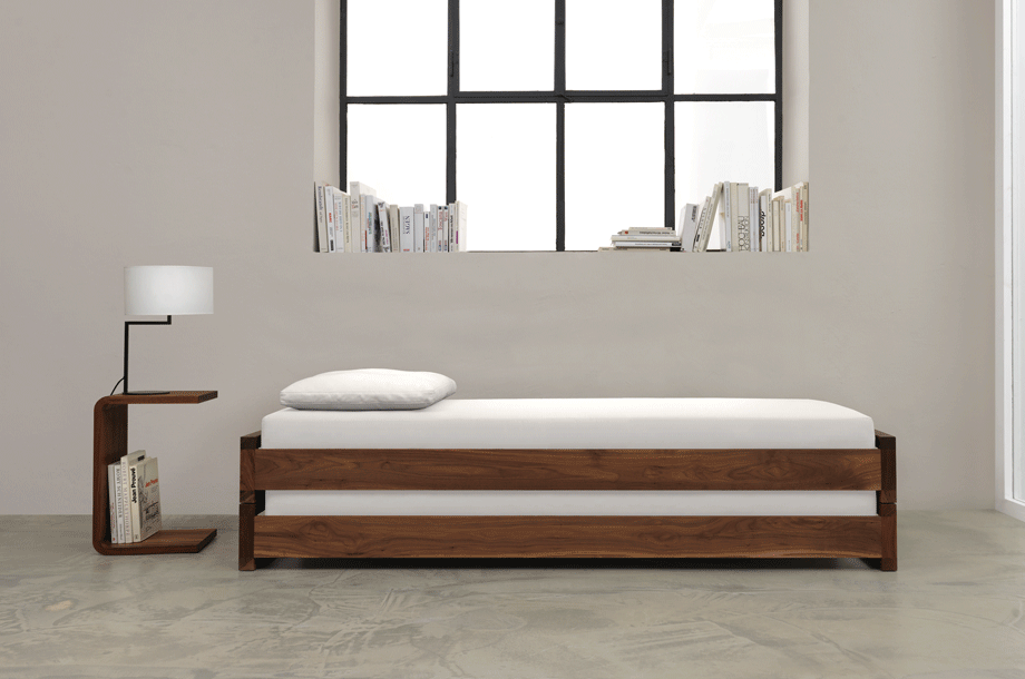 zeitraummoebel-beistelltisch-waiterwaitress-massivholz-06-920x610