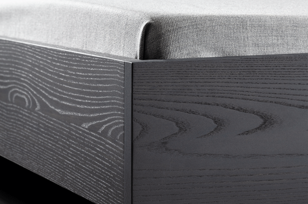 zeitraummoebel-bettmitpolsterkissen-doze-massivholz-04-610x405