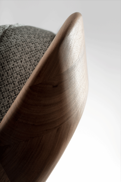 zeitraummoebel-bettmitpolsterkissen-fridaynight-massivholz-08