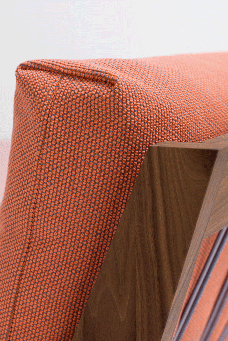 zeitraummoebel-bettmitpolsterkissen-grandmellow-massivholz-05-455x680