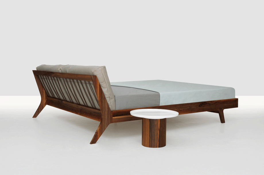 zeitraummoebel-bettmitpolsterkissen-grandmellow-massivholz-06-920x610