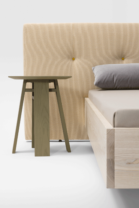 zeitraummoebel-bettmitpolsterkopfteil-simplebutton-massivholz-02-455x680