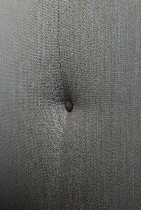 zeitraummoebel-bettmitpolsterkopfteil-simplebutton-massivholz-05-455x680