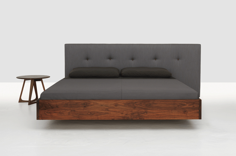 zeitraummoebel-bettmitpolsterkopfteil-simplebutton-massivholz-07-920x610
