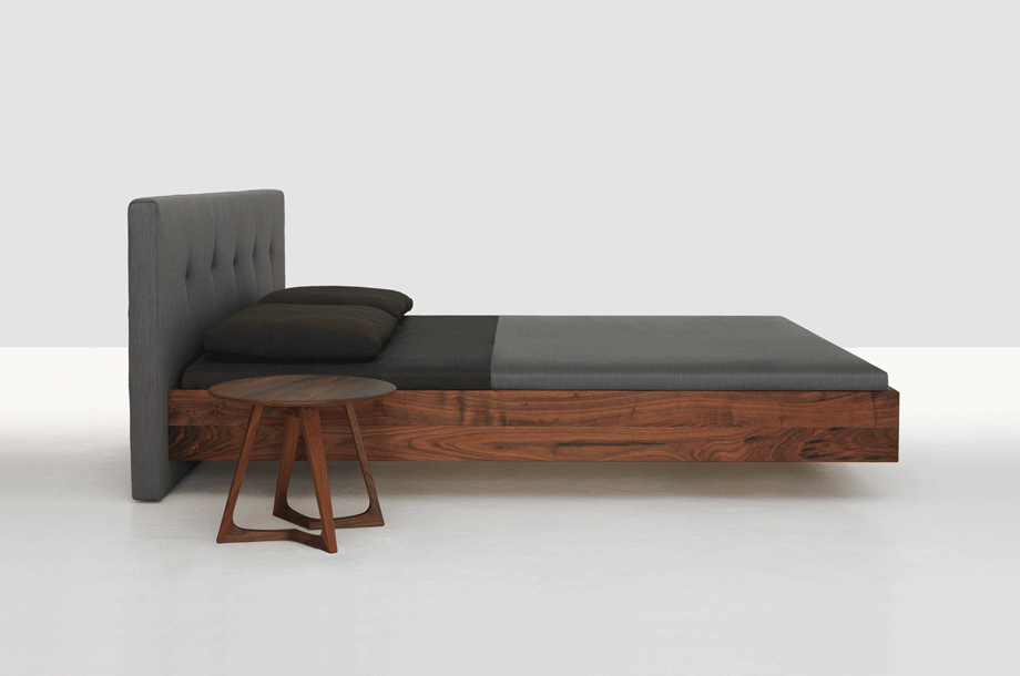 zeitraummoebel-bettmitpolsterkopfteil-simplebutton-massivholz-08-920x610