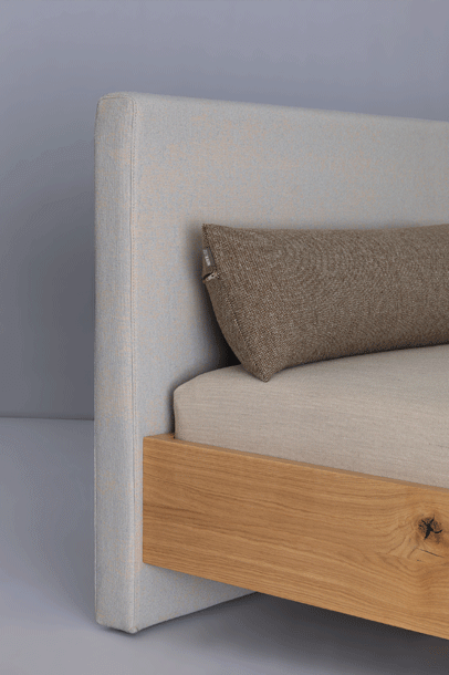 zeitraummoebel-bettmitpolsterkopfteil-simplecomfort-massivholz-09