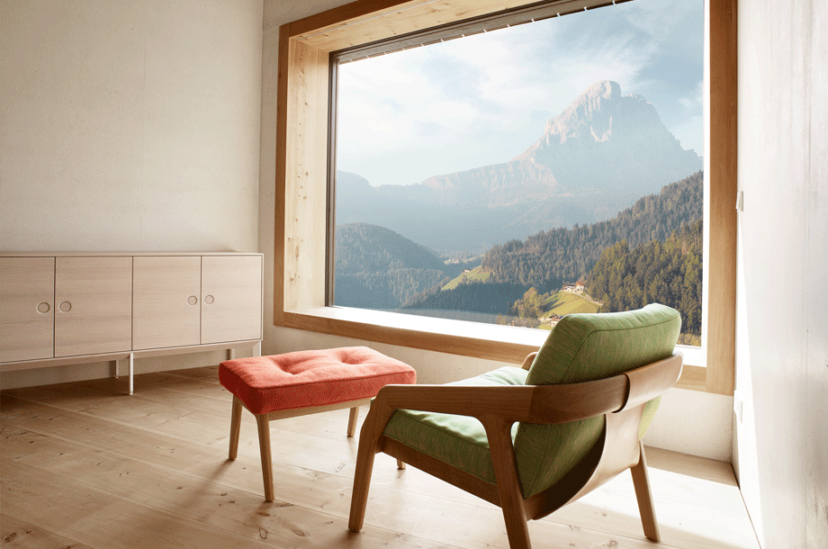 zeitraummoebel-fussschemel-fridaypouf-massivholz-06-920x610 (1)