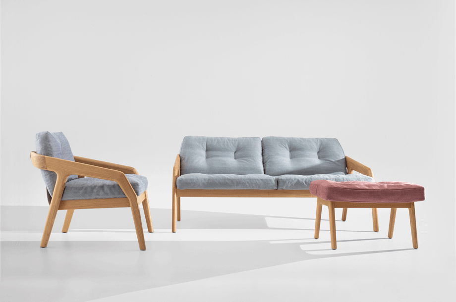 zeitraummoebel-fussschemel-fridaypouf-massivholz-06-920x610