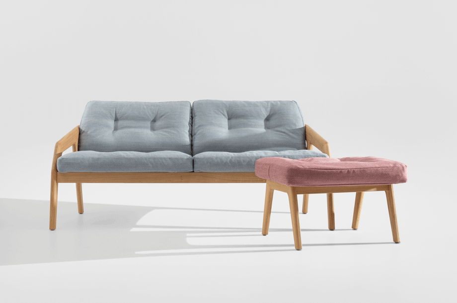 zeitraummoebel-fussschemel-fridaypouf-massivholz-07-920x610