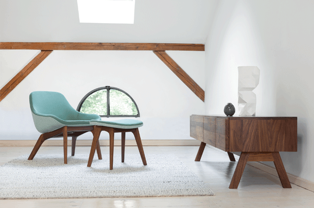 zeitraummoebel-fussschemel-morphpouf-massivholz-polster_04-610x405