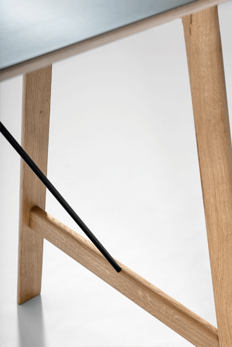 zeitraummoebel-hochtisch-railhigh-massivholz-linoleum-02-455x680