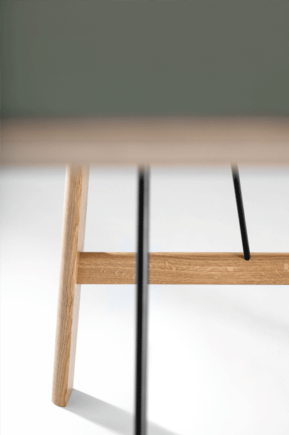 zeitraummoebel-hochtisch-railhigh-massivholz-linoleum-09