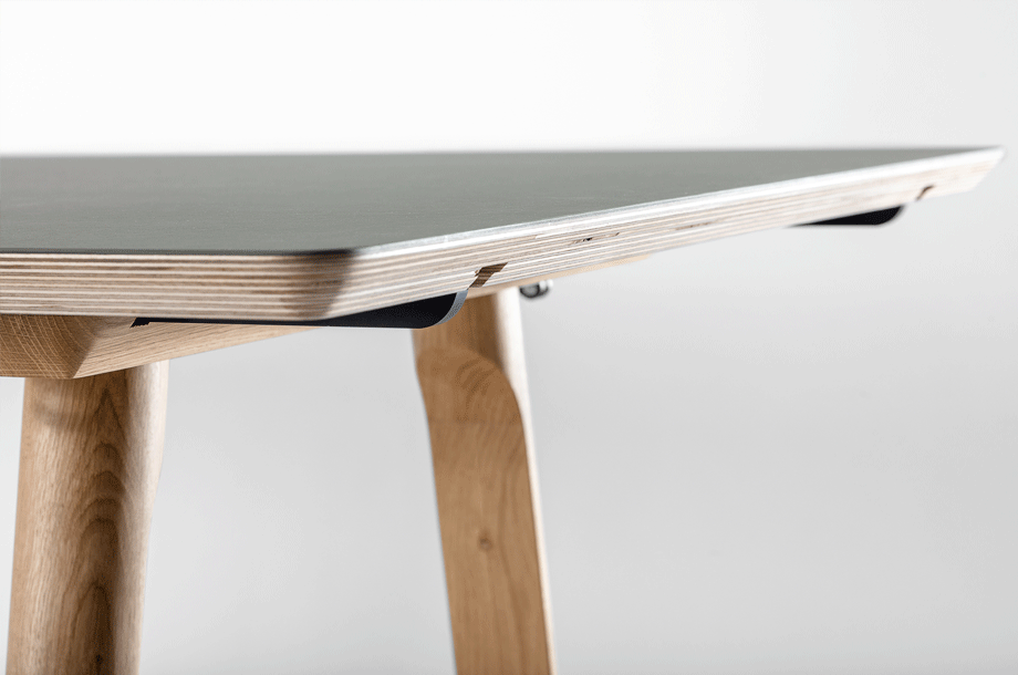 zeitraummoebel-hochtisch-railhigh-massivholz-linoleum-10-920x610