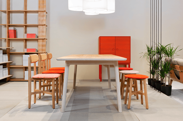 zeitraummoebel-hocker-1.3stool-massivholz-04-610x405