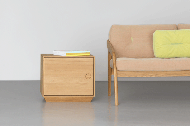 zeitraummoebel-nachtkaestchen-kintiny-massivholz-04-610x405