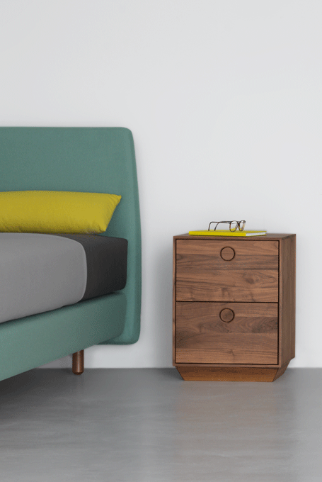 zeitraummoebel-nachtkaestchen-kintiny-massivholz-05-455x680