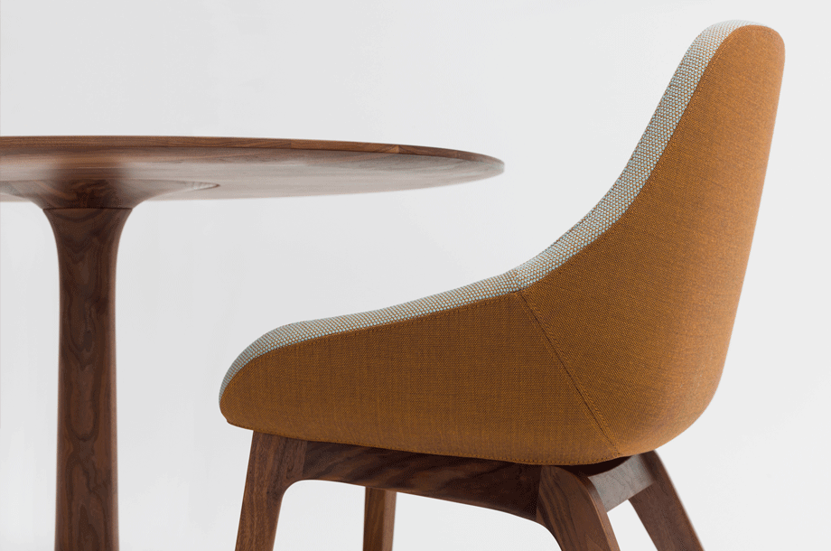 zeitraummoebel-polsterstuhl-morphdining-massivholz-polster-14-920x610