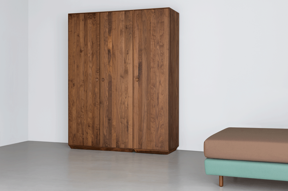 zeitraummoebel-schrank-kintall-massivholz-06-920x610