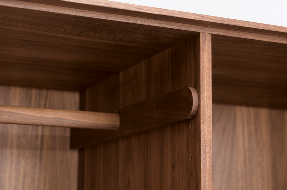 zeitraummoebel-schrank-kintall-massivholz-07-920x610