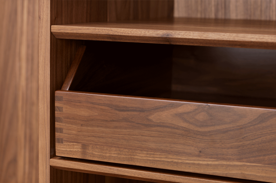 zeitraummoebel-schrank-kintall-massivholz-08-920x610