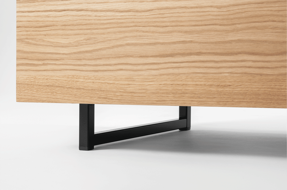 zeitraummoebel-sideboard-low-massivholz-09-920x610