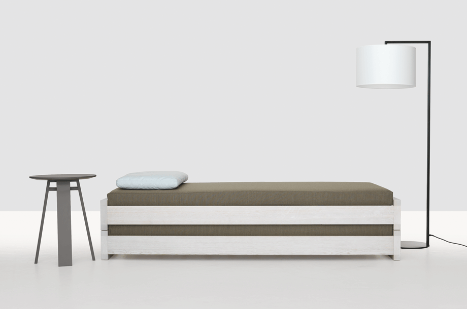 zeitraummoebel-stapelbett-guest-massivholz-09-920x610