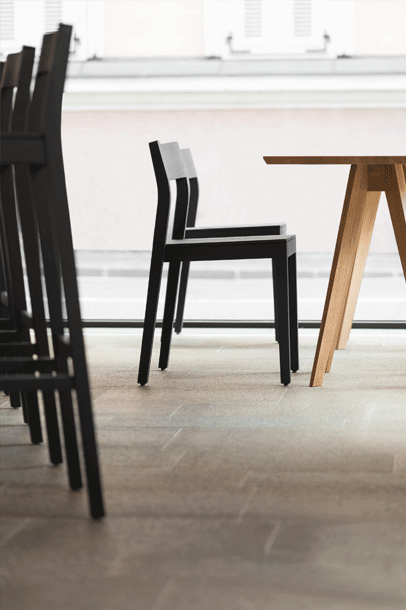 zeitraummoebel-stapelstuhl-sit-massivholz-13