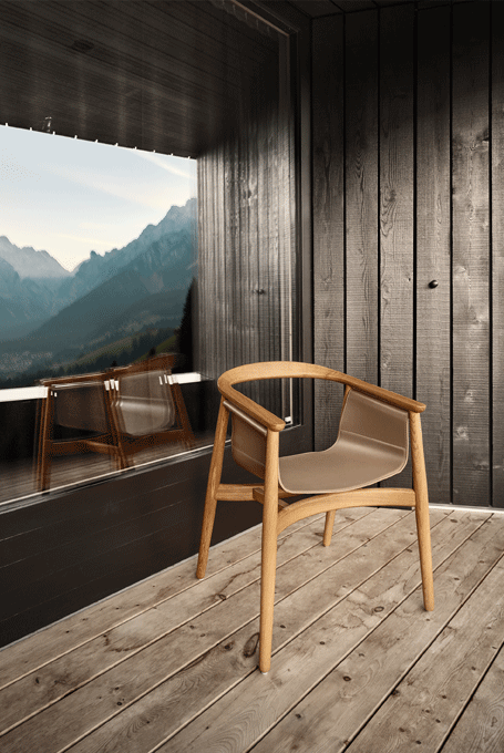 zeitraummoebel-stuhlmitledersitz-pelle-massivholz-02-455x680