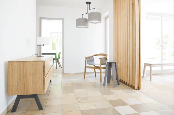 zeitraummoebel-stuhlmitledersitz-pelle-massivholz-04-610x405