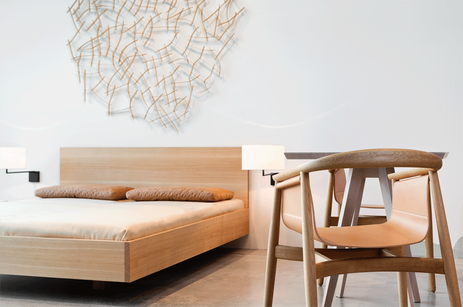 zeitraummoebel-stuhlmitledersitz-pelle-massivholz-12-920x610