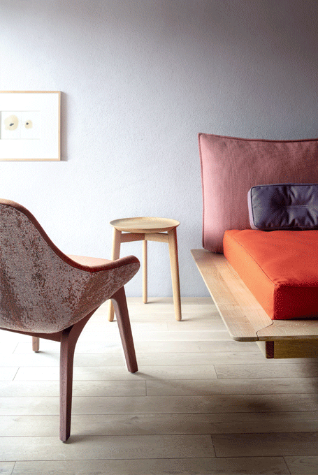 zeitraummoebel-tabletttisch-plaisir-massivholz-02-455x680