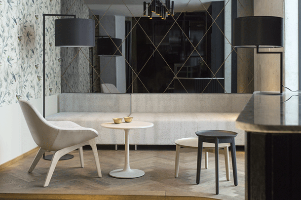 zeitraummoebel-tabletttisch-plaisir-massivholz-04-610x405