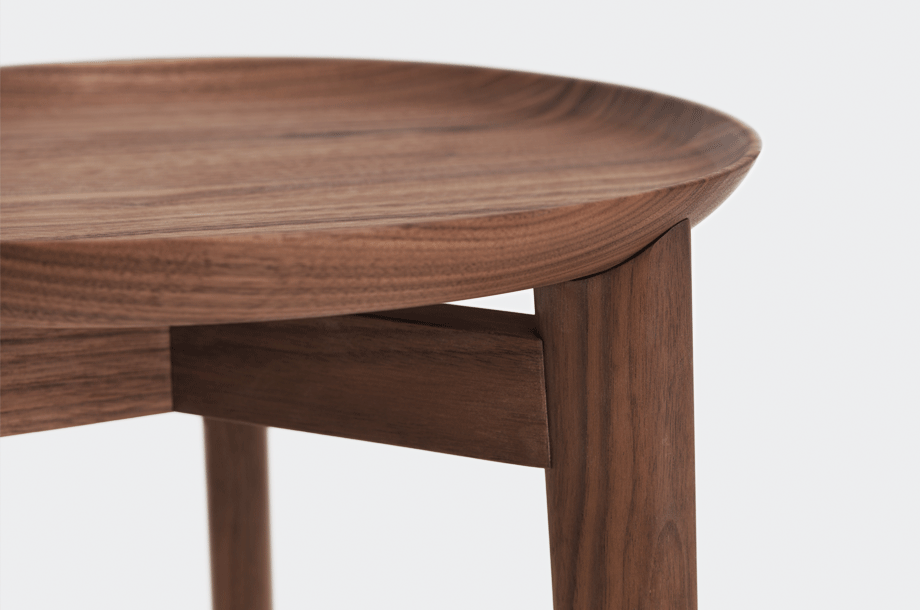 zeitraummoebel-tabletttisch-plaisir-massivholz-07-920x610