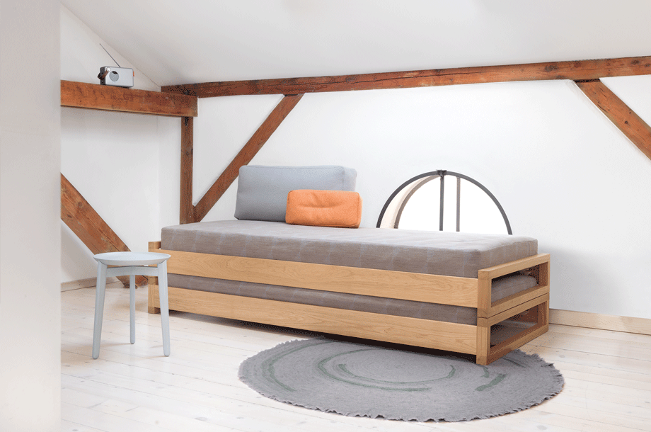 zeitraummoebel-tabletttisch-plaisir-massivholz-17-920x610