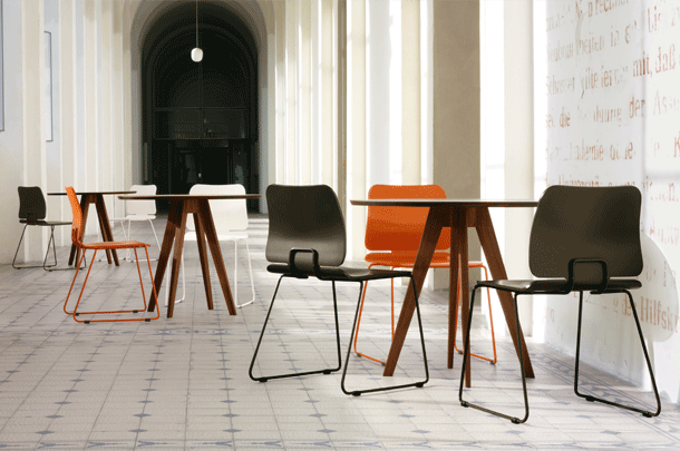 zeitraummoebel-tisch-rund-cenacafe-massivholz-04-610x405