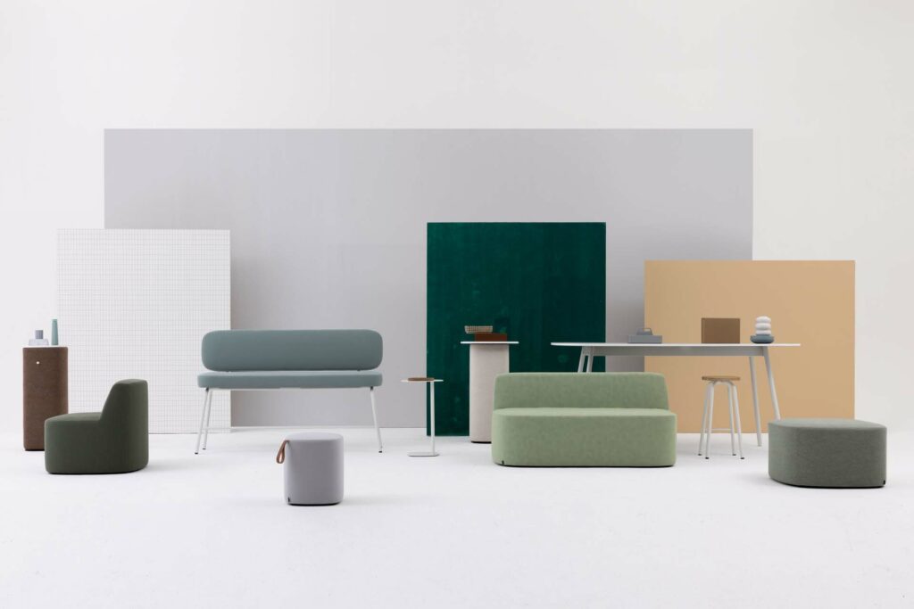 Canapé PULLY Sofa & Pouf PULLY Island, Porte-manteaux KENDO, Jardinière SLIDE - CASCANDO_1 1 Canapé PULLY Sofa & Pouf PULLY Island, Porte-manteaux KENDO, Jardinière SLIDE - CASCANDO_1