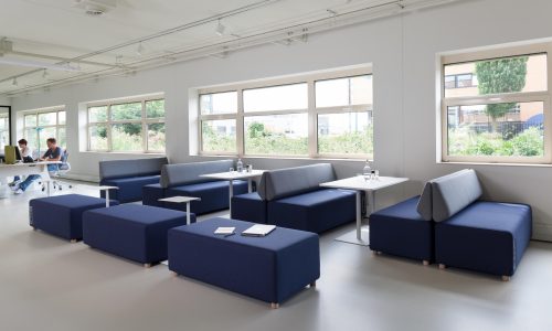 Canape-TEAM-BSM-table-TEAM-pour-ordinateur-CASCANDO_1-1