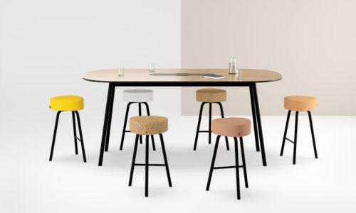 Table-haute-bureau-Tabourets-PULLY-Stool-CASCANDO_2_1-1