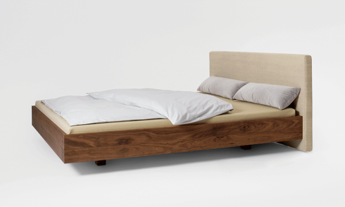zeitraummoebel-bettmitpolsterkopfteil-simplecomfort-massivholz-01-855x538
