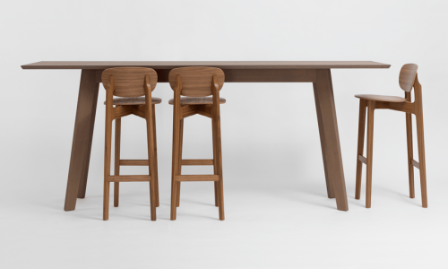 zeitraummoebel-hochtisch-cenahigh-massivholz-01-855x538